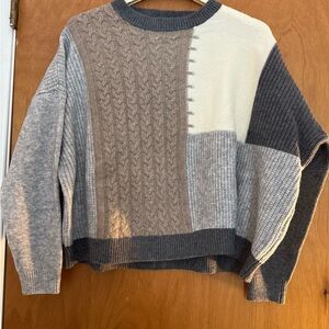 Women’s Medium cable knit sweater EUC